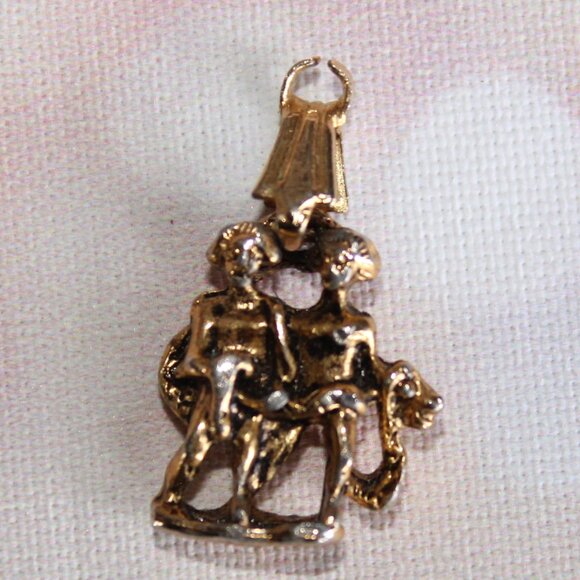 Young Adam Eve Snake Good Evil Biblical Charm Pendant Gold Tone Charm - Picture 2 of 9